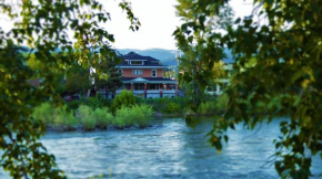 Goldsmith's River Front Inn